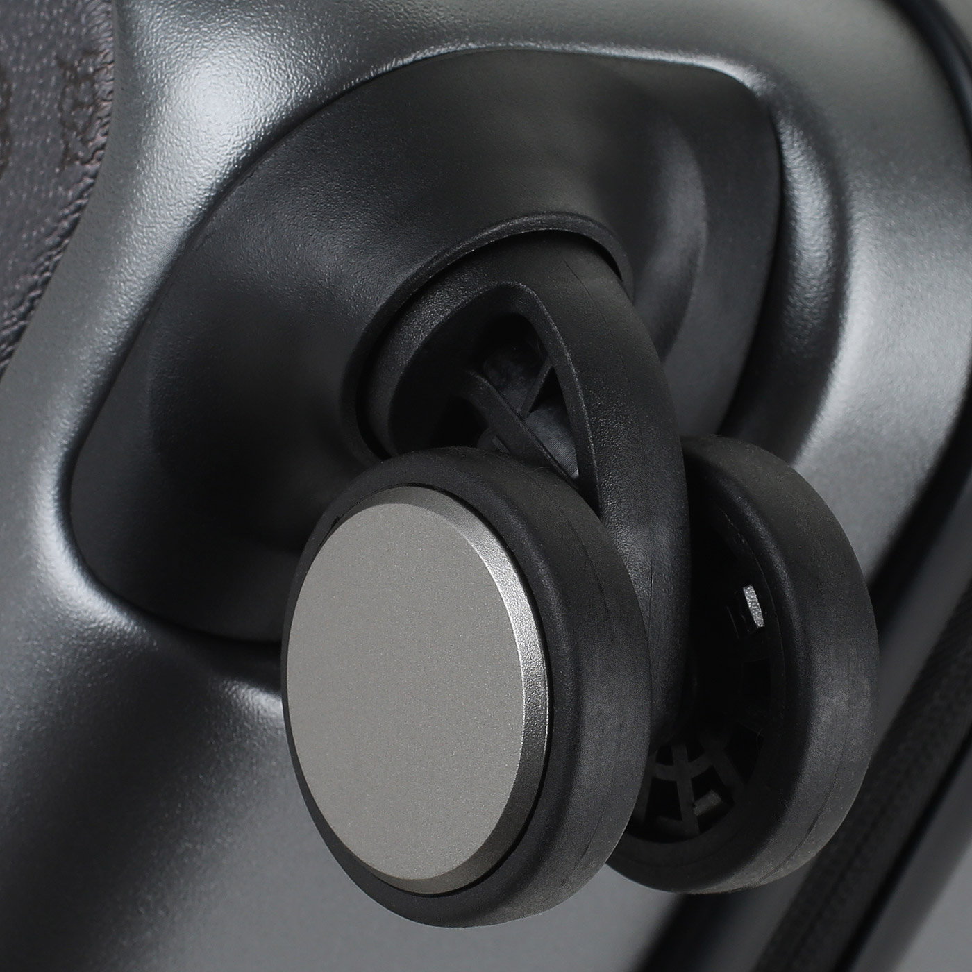 Чемодан на колесах Guess Verona