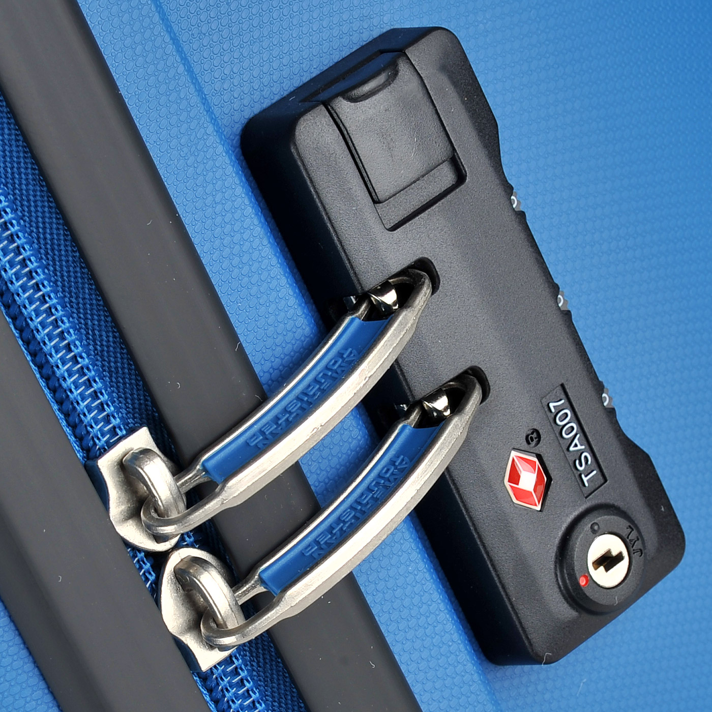 Чемодан большой L из полипропилена с кодовым замком American Tourister Bon Air