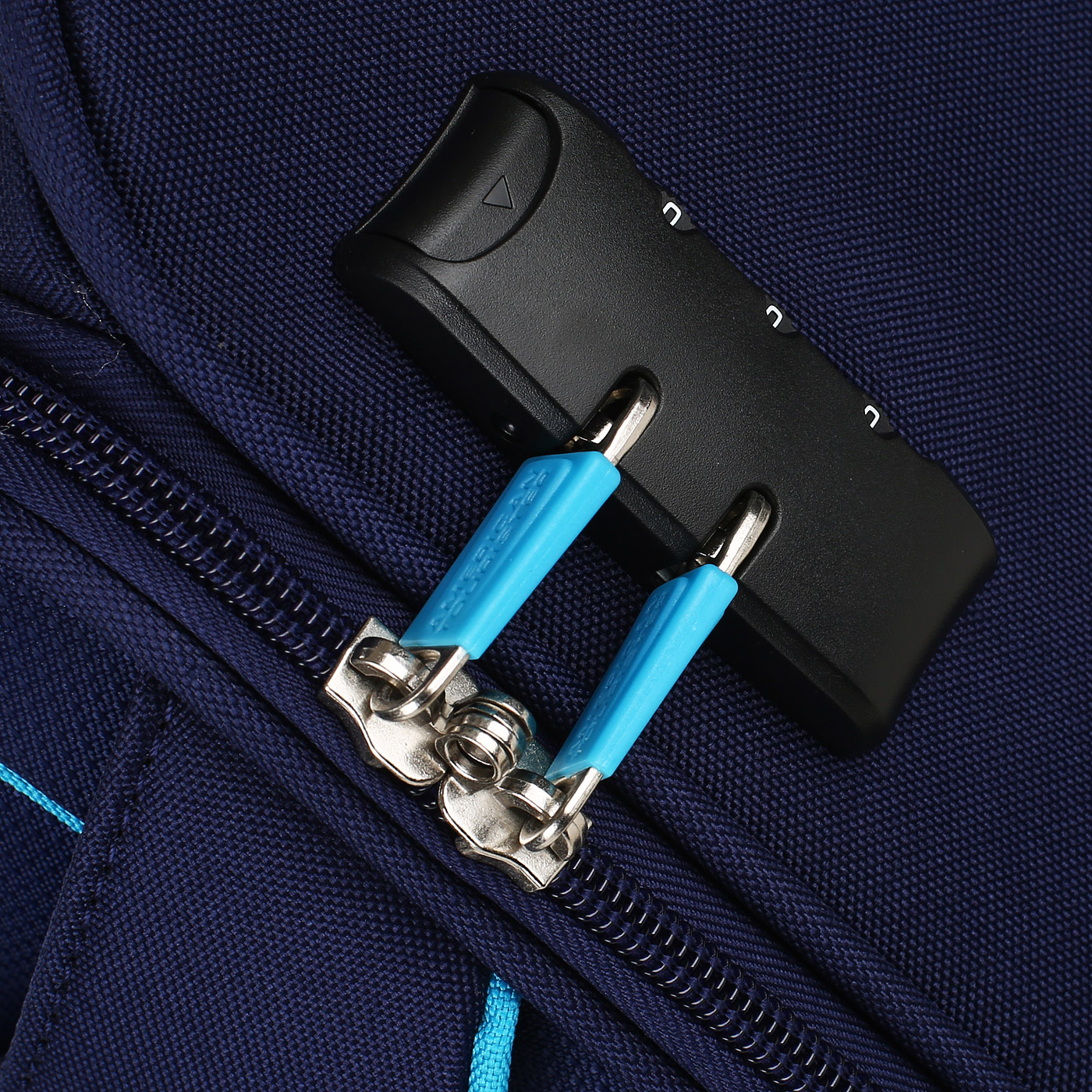 Чемодан для ручной клади тканевый с кодовым замком American Tourister Holiday Heat