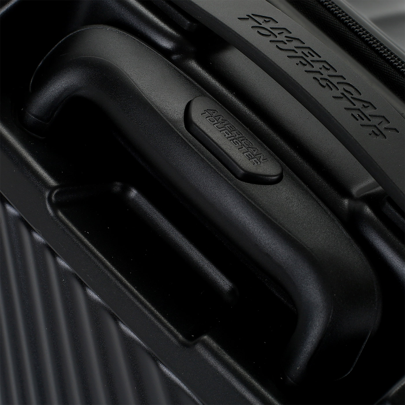 Чемодан для ручной клади из ABS-пластика с кодовым замком American Tourister Jetglam