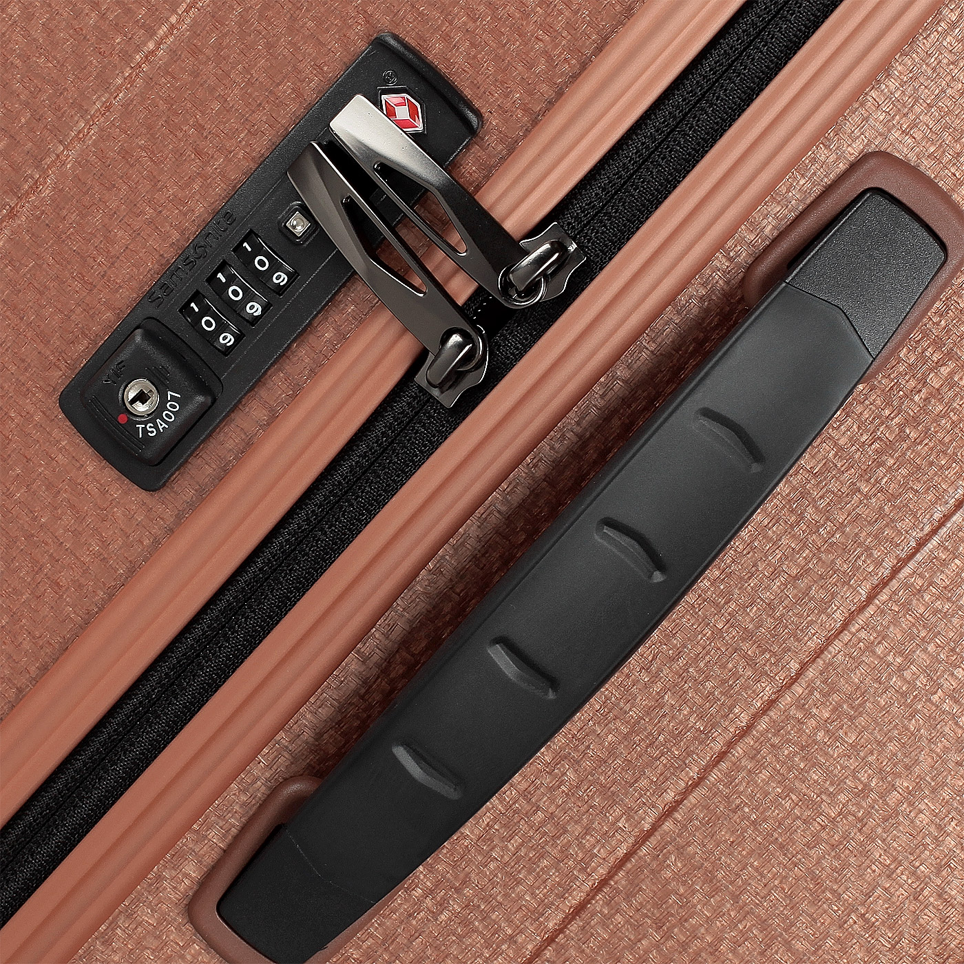 Чемодан очень большой XL из материала Curv с кодовым замком Samsonite Cosmolite