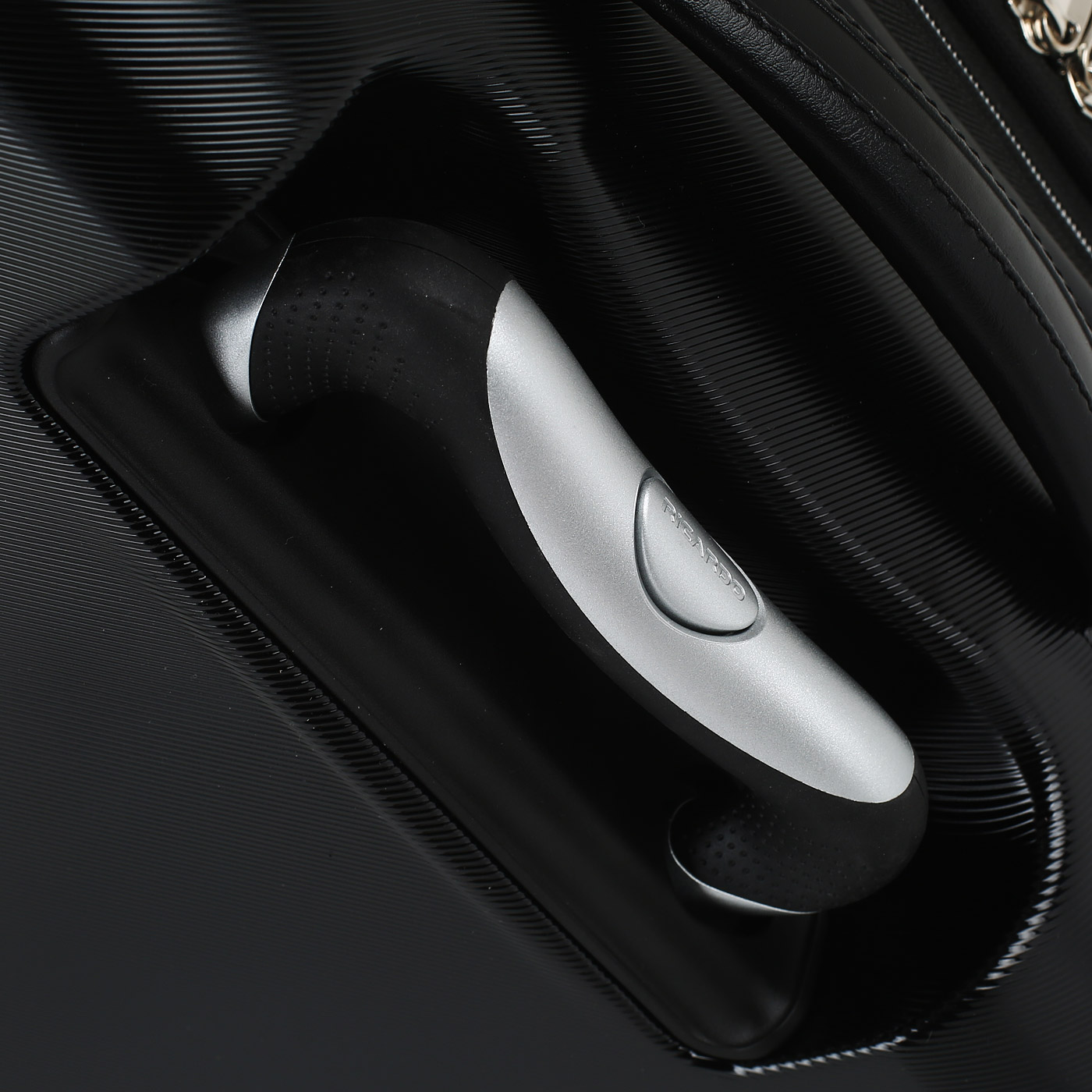 Чемодан средний M из поликарбоната с кодовым замком Ricardo Beverly Hills Rodeo Drive