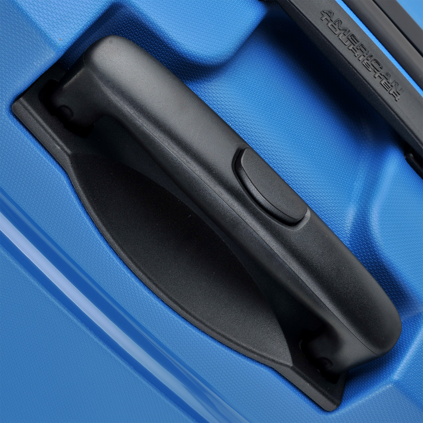 Чемодан большой L из полипропилена с кодовым замком American Tourister Bon Air